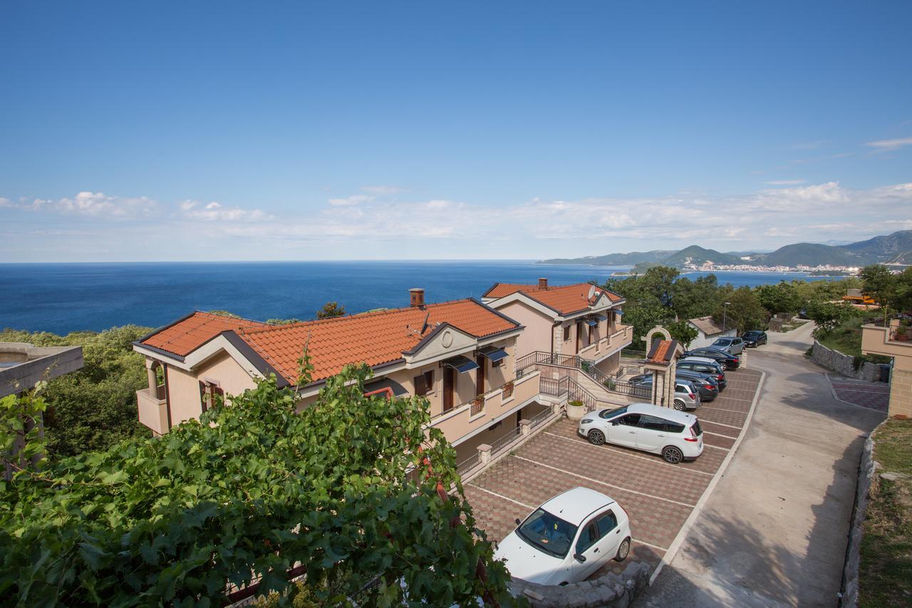 Apartments Natasa Sveti Stefan Bagian luar foto
